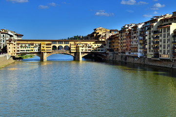 Obraz premium Arno mit Ponte Vecchio in Florenz