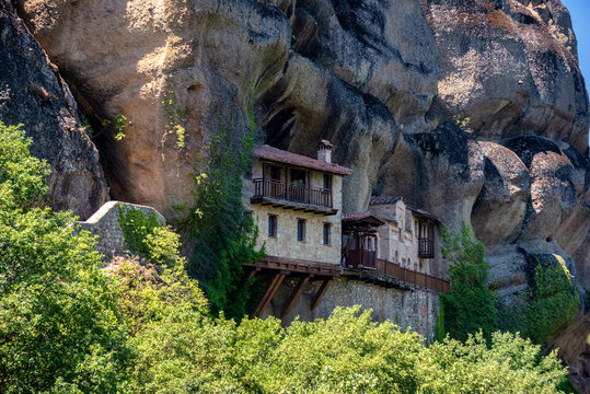 Ypapanti Monastery is one of the lesser known monasteries of the Meteora region. It is built into a cliff face and not easy to reach.