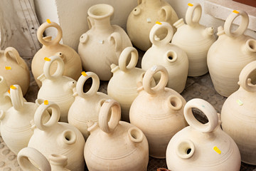Fototapeta na wymiar Botijos de cerámica tradicionales.