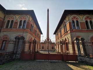villaggio crespi fabbrica e panorama