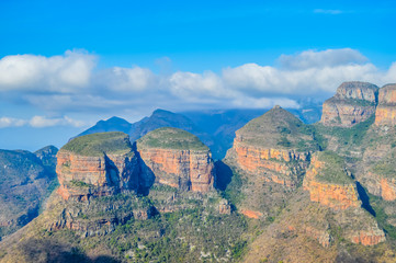 Fototapeta na wymiar Picturesque blyde river canyon and three rondavels in Panarama r