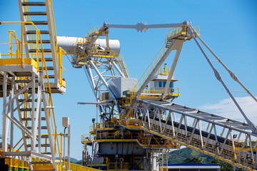 New Stacker-reclaimer for stacking coal or other bulk material and taking it from the stack at the construction site of the marine coal terminal