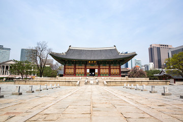 Deoksugung Palace is the palace of the Joseon Dynasty in Korea.
