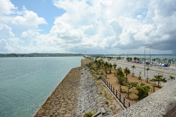 海の上の道路