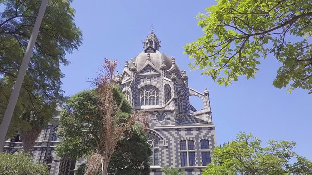 Slow revealing 4k shot of Palacio Uribe in Plaza Botero, Medellin