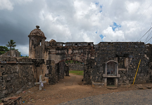 the san jeronimo fort in portobelo panama.jpg