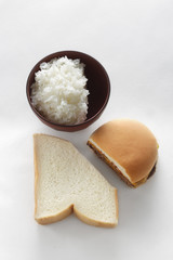 炭水化物の摂取量を少し減らしてダイエットする