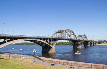 Fototapeta na wymiar reinforced concrete arched road bridge over the Volga river in Rybinsk.