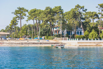 Fototapeta na wymiar view from the Boat with waterfront houses city identity in Bassin d'Arcachon france. 