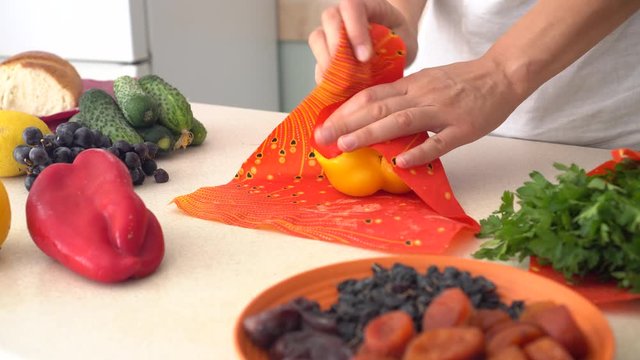 Reusable Beeswax Food Wraps. Organic fabric covers for food storage. Zero  waste