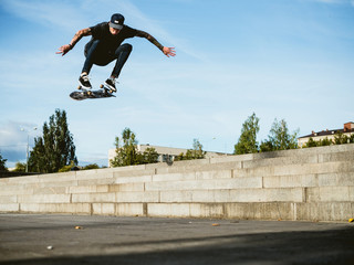 Plakat Skateboarder doing a trick on the skateboard