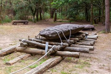 Mégalithes - levage des ménhirs