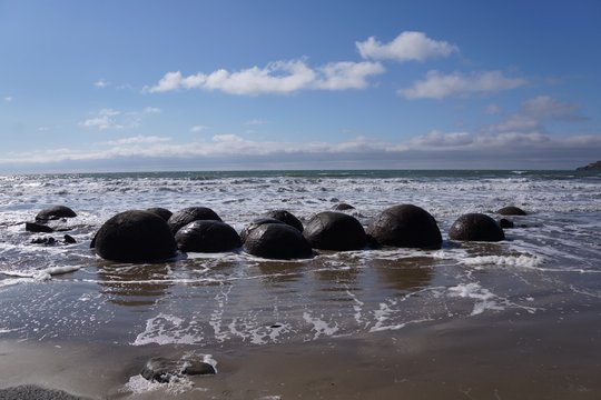 moeraki boulders New Zealand 