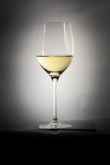 white wine glass details