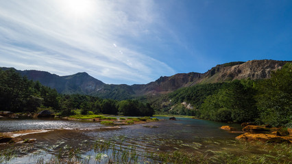 磐梯山銅沼から磐梯山山体崩壊を望む