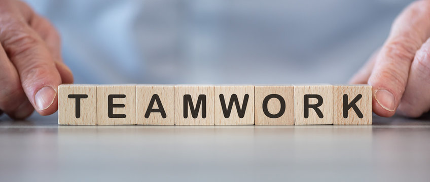 Word teamwork on cubes