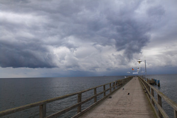 Regnerischer Horizont / Blick von Bansin auf die Ostsee