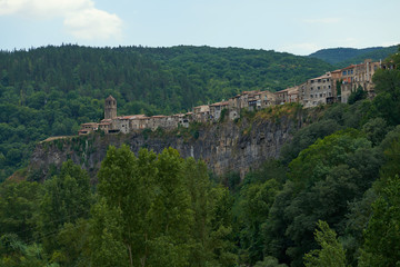 Fototapeta na wymiar Vista de Castellfollit de la Roca