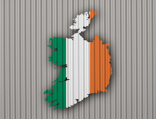 Karte und Fahne von Irland auf Wellblech