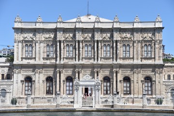Fototapeta premium Dolmabahce Sarayi Palace Facing Bosphorus Strait, Istanbul