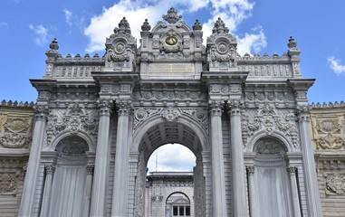 Fototapeta na wymiar Dolmabahce Sarayi Palace Central Entry Facade, Istanbul