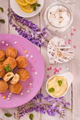 Puff pastries with custard cream.