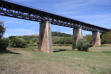 Eisenbahnviadukt bei Sancerre