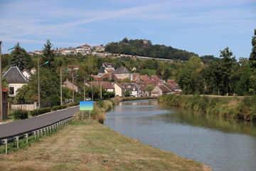 Fototapeta premium Menetreol sous Sancerre, Canal Latéral à la Loire