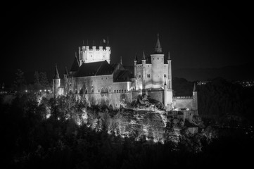 Obraz premium alcazar, Segovia, Castilla y Leon, España, ciudad, militar, vistas, nocturnas