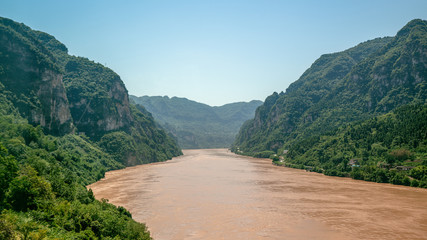 Fototapeta na wymiar Xiling gorge view the third of the three gorges with Yangtze river view in China