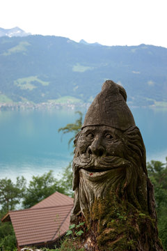 statue of drawf