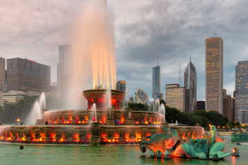 Buckingham fountain and Chicago downtown with skyscrapers at sunset ,  Chicago, Illinois, USA.