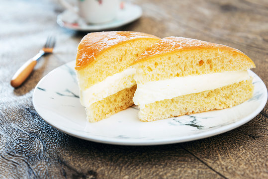 French dessert butter brioche Tarte tropezienne