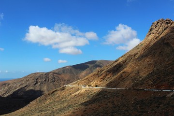 Bergstraße inmitten Fuerteventuras