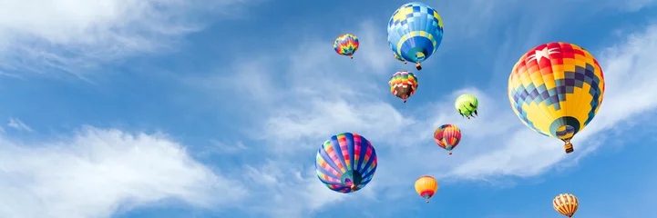 Fotobehang Kleurrijke heteluchtballonnen in de lucht © Mariusz Blach
