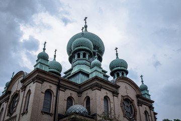 Fototapeta na wymiar Russian church architecture with domes