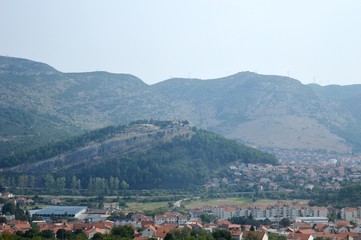 Fototapeta na wymiar landscape of the city in the valley