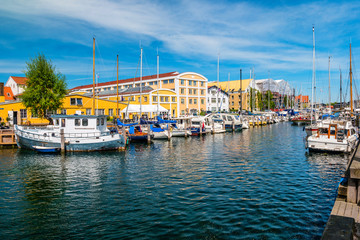 Fototapeta na wymiar Christianshavn channel with colorful buildings and boats in Copenhagen, Denmark