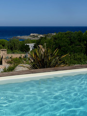 piscine et mer en Corse