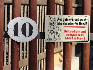 Warnung vor dem Hund