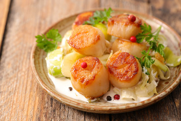 seared scallop with leek and cream