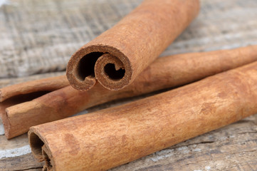 Cinnamon sticks close up.