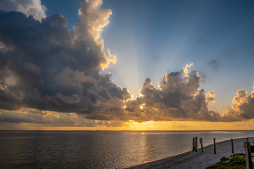 Sunrise over Corpus Christi Bay - obrazy, fototapety, plakaty