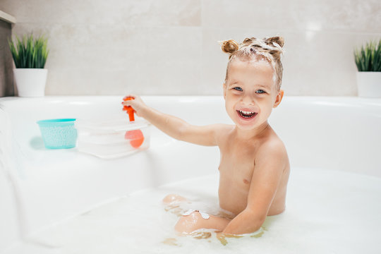 baby girl spa tub