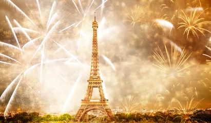 Foto op Plexiglas het nieuwe jaar vieren in de Eiffeltoren van Parijs met vuurwerk © Melinda Nagy