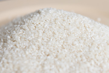 Plano detalle de montón de arroz redondo crudo