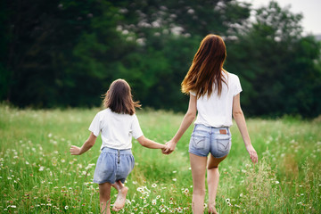 Fototapeta premium mother and daughter in the park