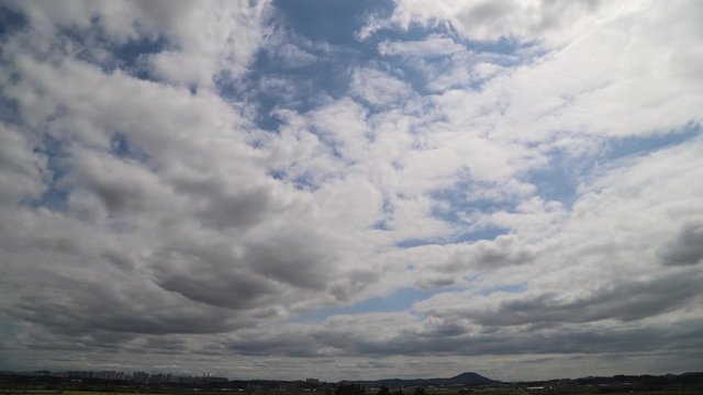 Low rain and stratospheric clouds intersect over large areas