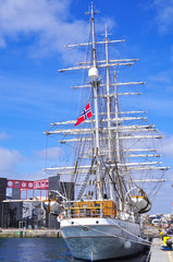 Blick auf Heck von Segelschiff mit norwegischer Flagge im Hafen von Las Palmas, Gran Canaria