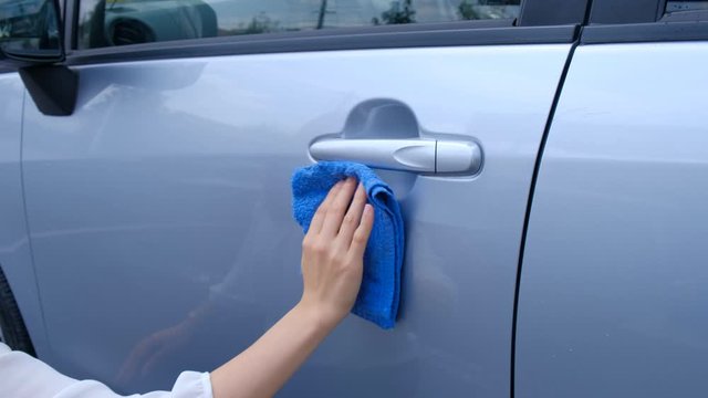 洗車　手元　水ぶき　女性　ガソリンスタンド